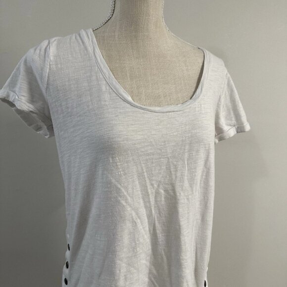 Rock & Republic White Tee Size M Scoopneck Cotton Jersey Side Snap Detail - Picture 2 of 7